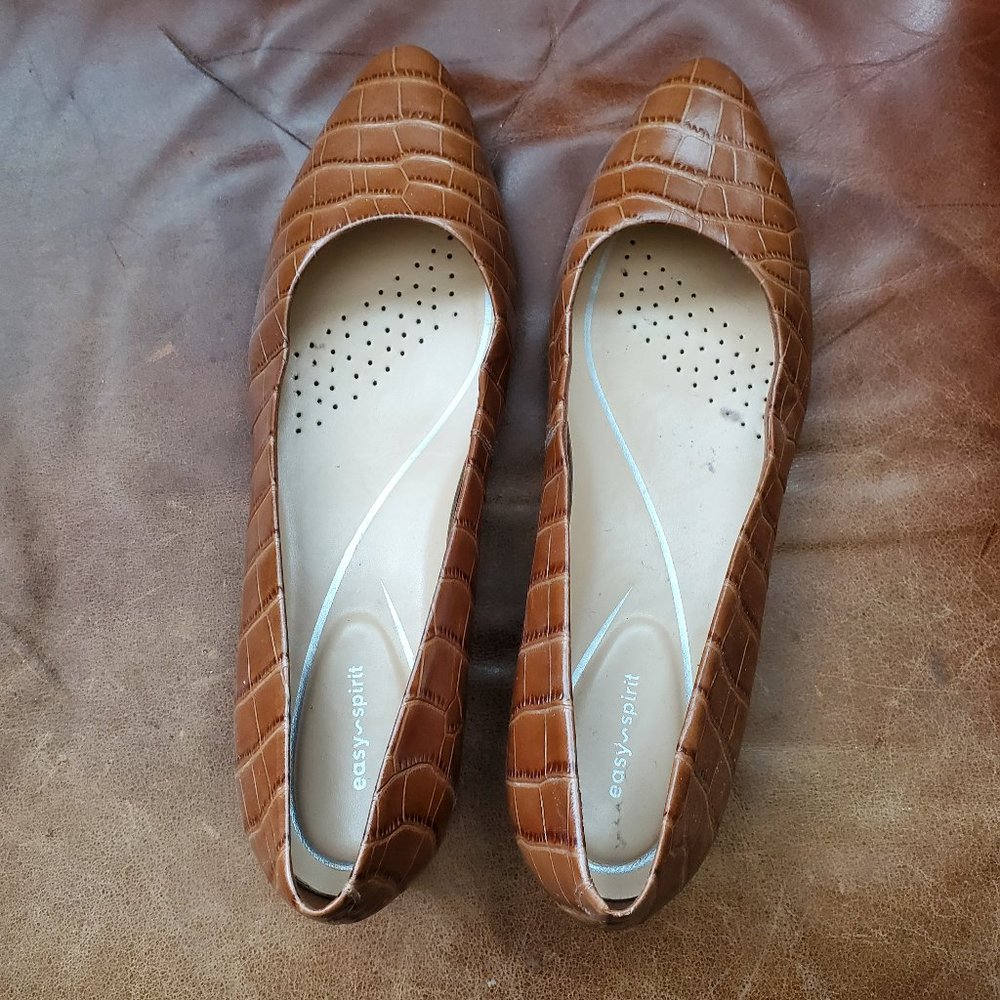Easy Spirit Low-Heeled Pumps - Size 7.5M